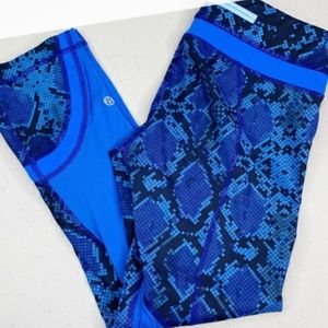 LULULEMON BLUE SNAKESKIN LEGGINGS SIZE 4